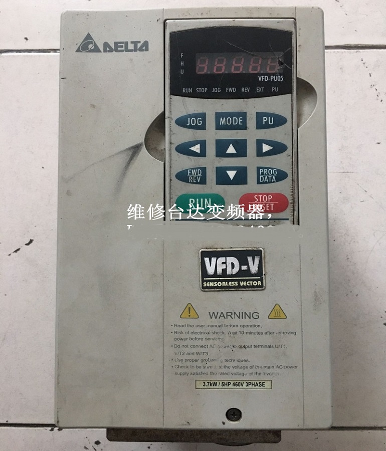 山東煙臺專業(yè)維修臺達變頻器變頻器，承接全國的臺達變頻器變頻器維修業(yè)務和煙臺及周邊地區(qū)的安裝調(diào)試業(yè)務。我們將用精湛的技術(shù)、優(yōu)質(zhì)的服務為您排憂解難！  臺達變頻器變頻器維修，可快速解決臺達變頻器變頻器故障：整流模塊損壞、逆變模塊損壞、上電無顯示、顯示過電壓或欠電壓、顯示過電流或接地短路、電源與驅(qū)動板啟動顯示過電流、空載輸出電壓正常，帶載后顯示過載或過電流、有顯示無輸出等。     VFD300VL43